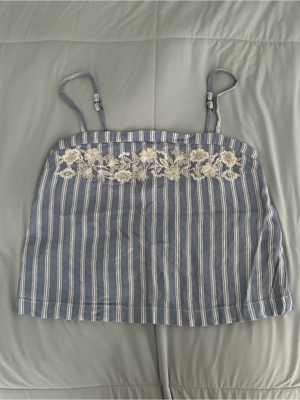 Hollister Blue & White Crop Striped Floral Embroider Cami Tank Medium M&M Deal